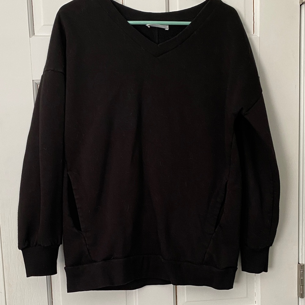Zenna  Classic Black V-Neck Sweatshirt